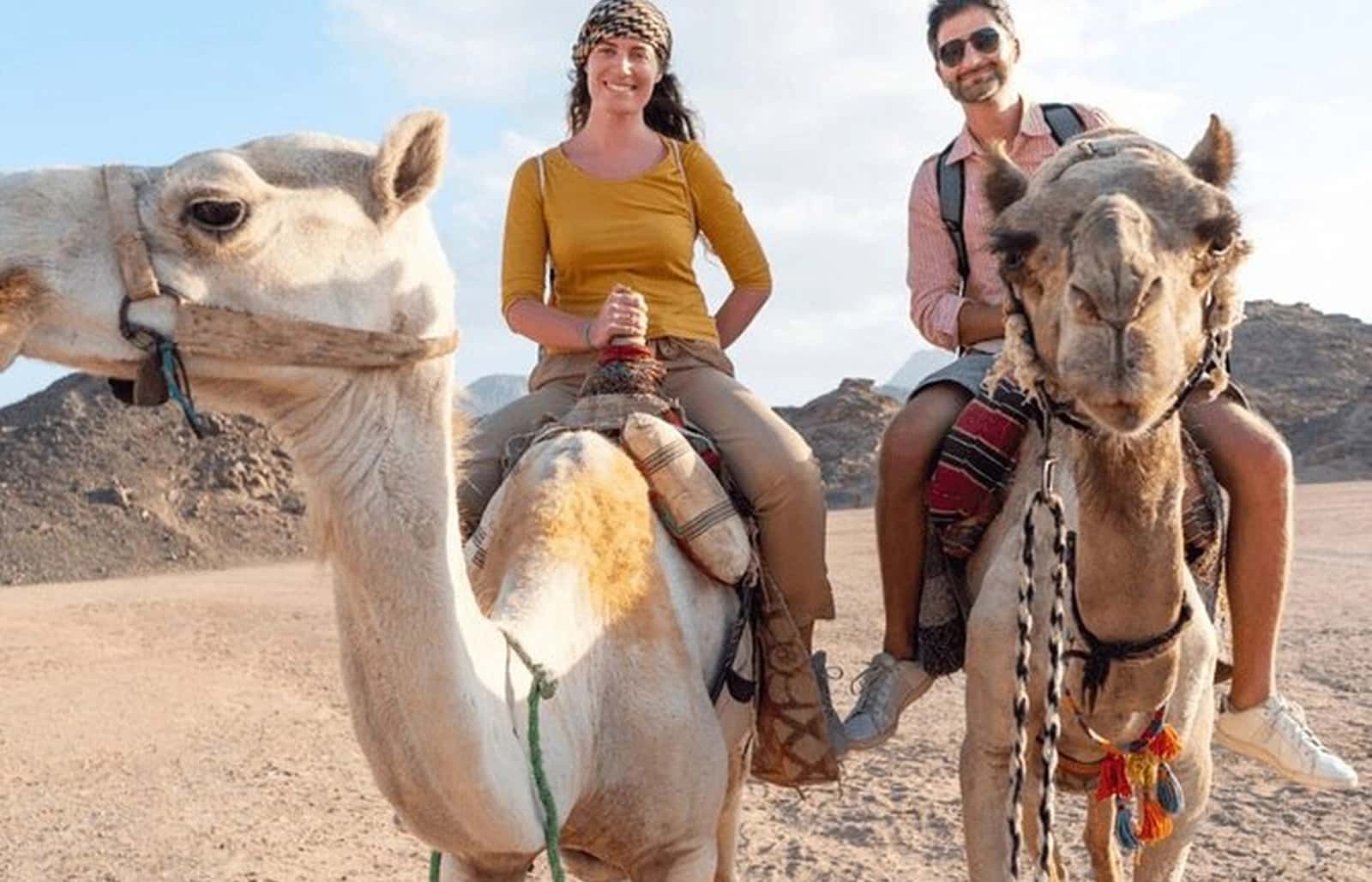 Marsa Alam 인근 동부 사막 오픈 트랙을 달리는 ATV Quad