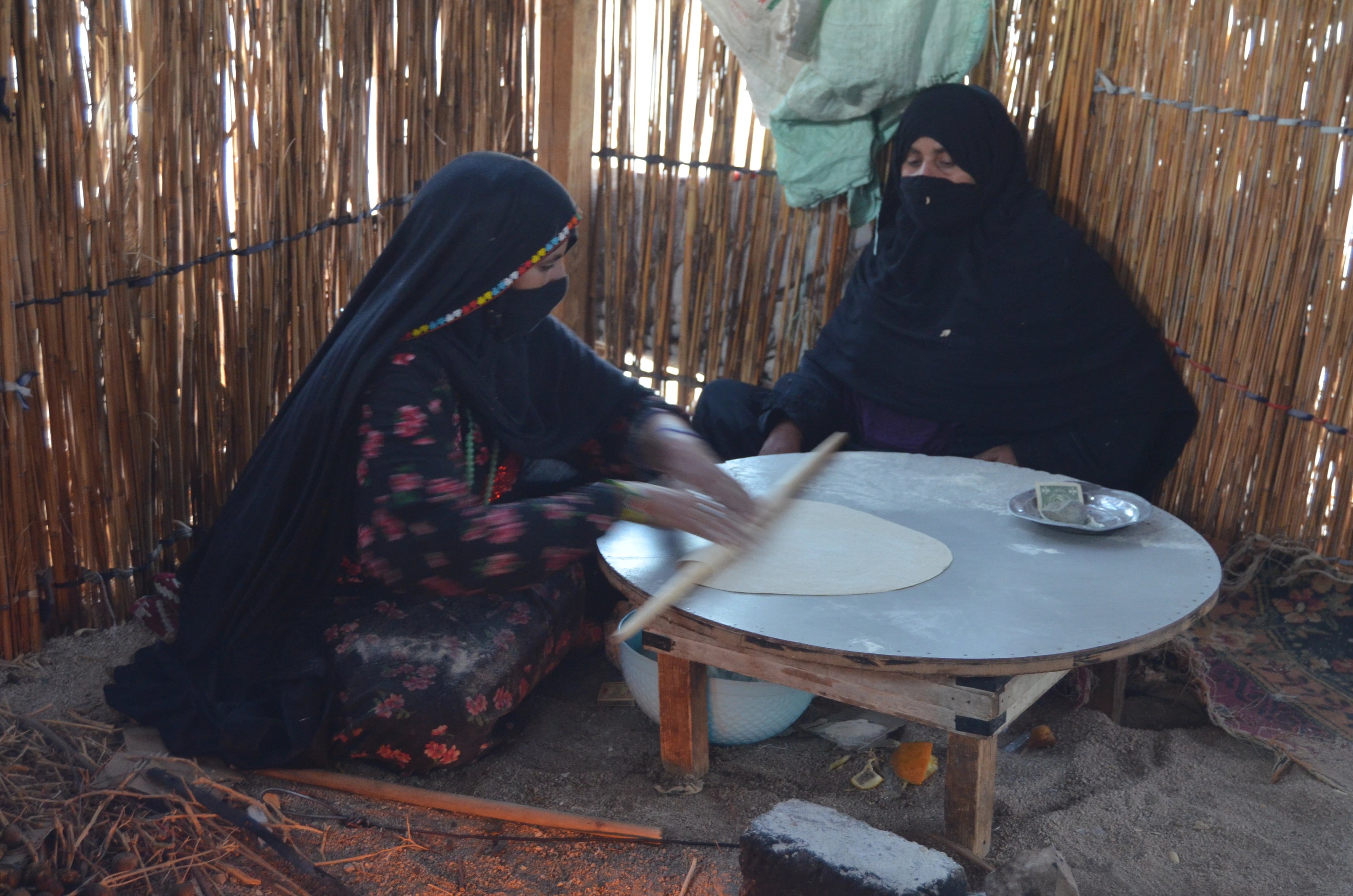 Voyageurs en quad pendant un Super Safari désert à Hurghada