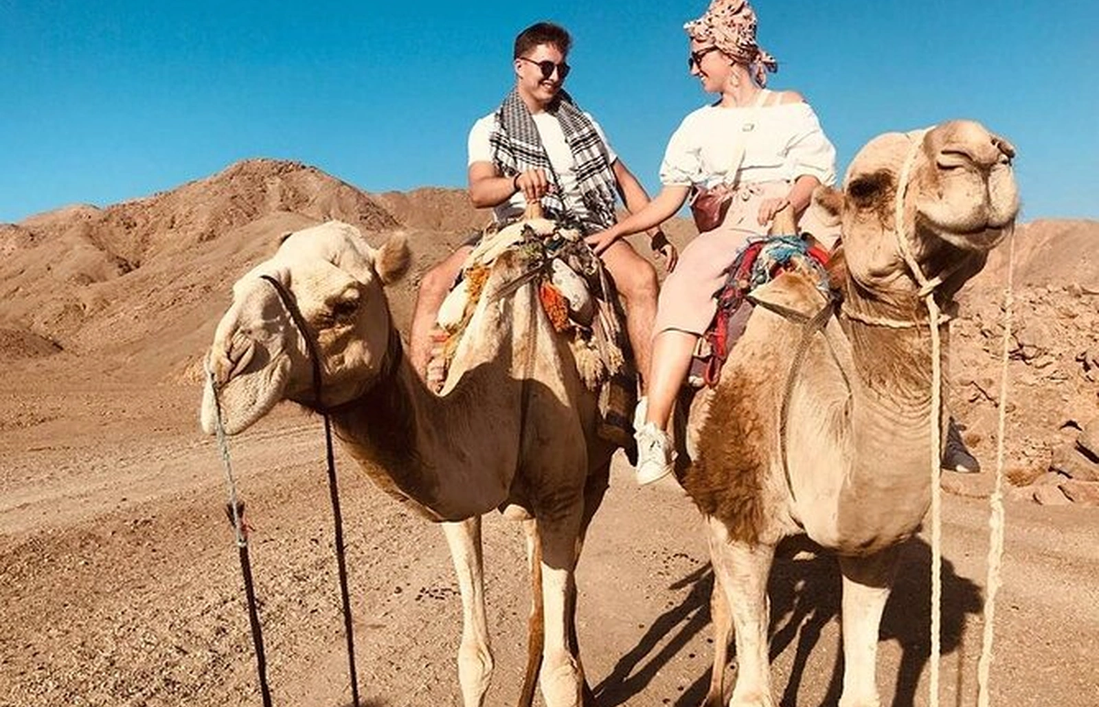 4x4 jeep sivatagi nyomáson Marsa Alam safarija közben